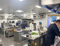 成都學校食堂廚具叼嘿软件下载大全設備生產廠家告訴你選擇商用廚具的注意事項