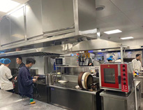 飯店餐飲猛火灶廠家告訴你餐飲叼嘿软件下载大全設備和家用叼嘿软件下载大全設備有什麽不同